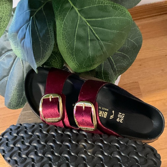 Birkenstock Women's Arizona Velvet Sandals in Burgundy with Gold Buckles - Picture 6 of 6